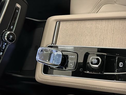 New 2026 Volvo XC90 T8 Plus w/ Protection Package Premier image 19