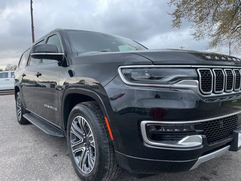 Used 2024 Jeep Wagoneer L Series II w/ Flexible Seating Group image 10