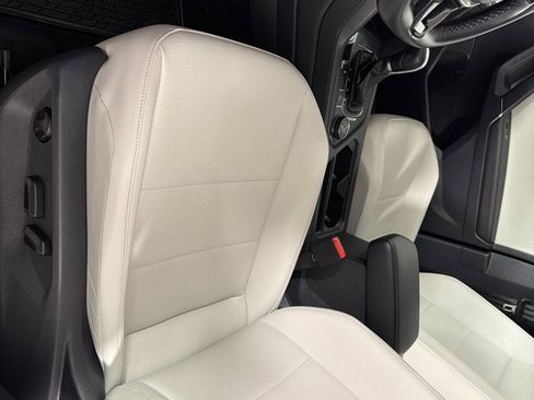 Used 2018 Volkswagen Tiguan SEL AWD/4WD image 12