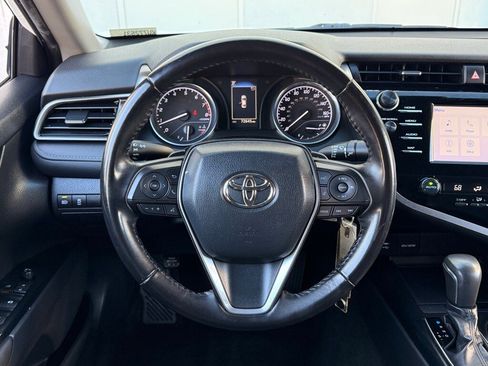 Used 2019 Toyota Camry image 19
