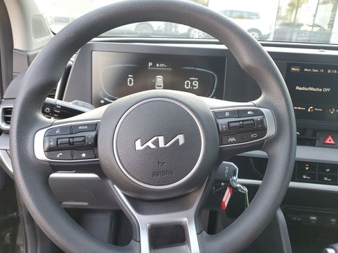 Certified 2025 Kia Sportage LX image 21