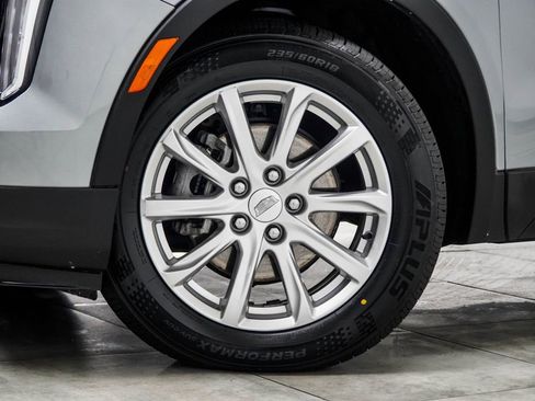 Used 2023 Cadillac XT4 Luxury w/ Cold Weather Package FWD image 3