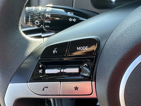 Used 2025 Hyundai Elantra SE image 25