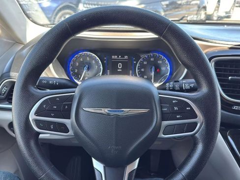 Used 2020 Chrysler Voyager Lxi image 35