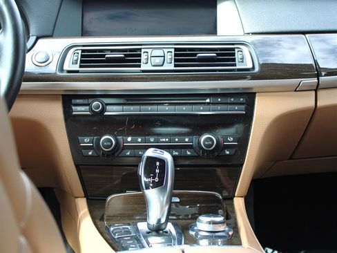 Used 2012 BMW 750Li xDrive image 12