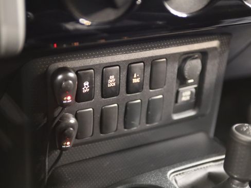 Used 2012 Toyota FJ Cruiser 4WD w/ Convenience Pkg image 31