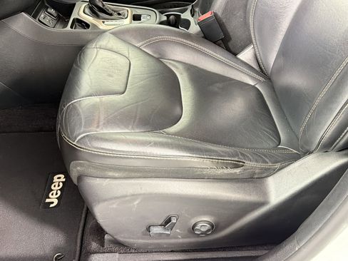 Used 2016 Jeep Cherokee Limited image 14