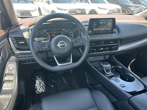 Used 2023 Nissan Rogue SV w/ SV Premium B Package FWD image 19
