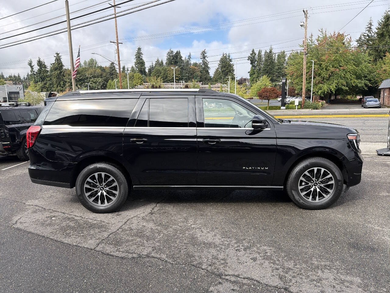 Used 2025 Ford Expedition Max Platinum AWD/4WD image 12
