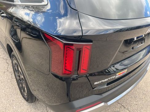 Certified 2025 Kia Sorento S w/ Panoramic Sunroof Package image 35