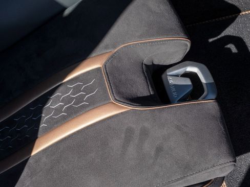 Used 2023 Lamborghini Huracan Tecnica image 13