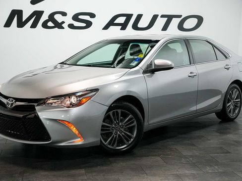 Used 2017 Toyota Camry SE FWD image 2