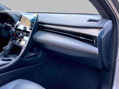 Used 2019 Toyota Avalon Limited FWD image 18