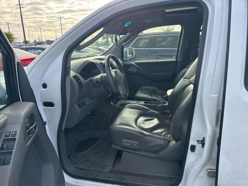 Used 2005 Nissan Frontier LE w/ (X01) Leather Pkg image 8