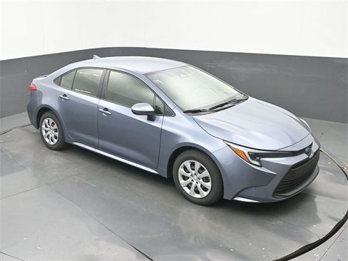Used 2025 Toyota Corolla LE image 13