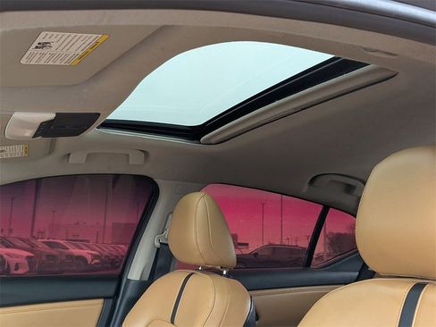 Used 2025 Nissan Sentra SV w/ SV Premium Package image 12