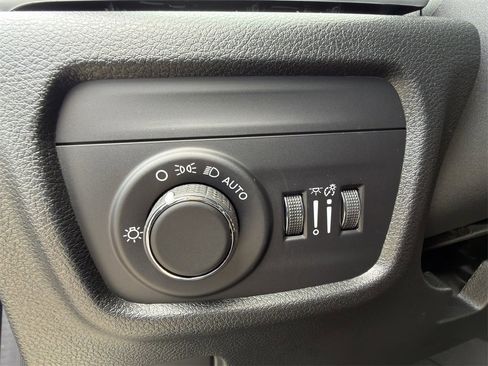 New 2025 Jeep Grand Cherokee L Altitude image 18