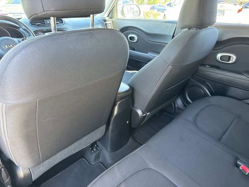 Used 2018 Kia Soul + image 12