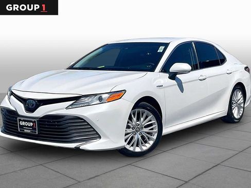 Used 2018 Toyota Camry XLE FWD image 1