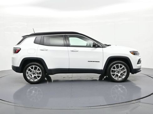 Used 2025 Jeep Compass Limited AWD/4WD image 4