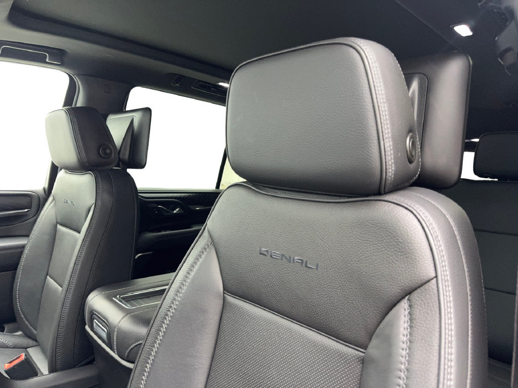 Used 2024 GMC Yukon Denali RWD image 30