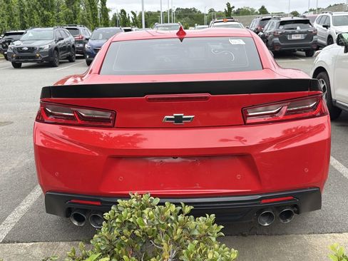 Used 2018 Chevrolet Camaro LT RWD image 5