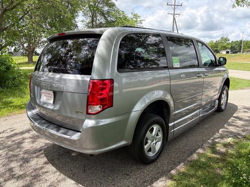 Used 2013 Dodge Grand Caravan SXT FWD image 5