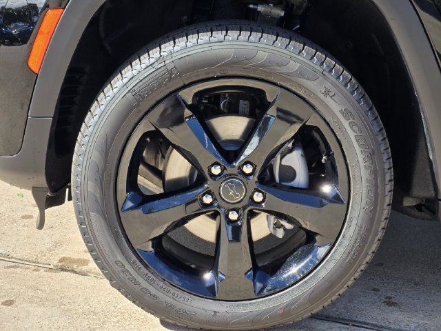 New 2027 Jeep Grand Cherokee Limited RWD image 7