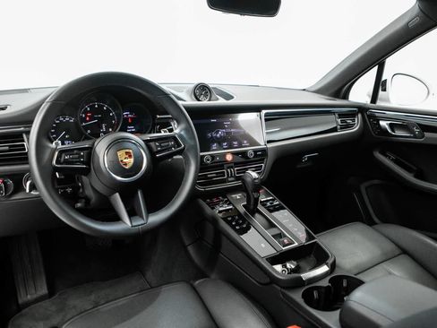 Certified 2025 Porsche Macan AWD/4WD image 13