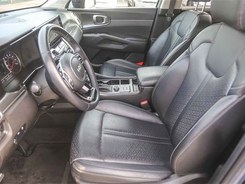 Certified 2023 Kia Sorento S w/ Panoramic Sunroof Package image 18
