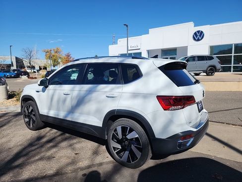 Certified 2024 Volkswagen Taos SEL image 4