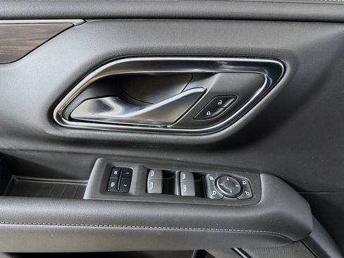 Used 2022 Chevrolet Suburban Z71 w/ Z71 Off-Road Package image 18