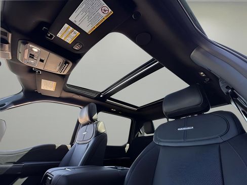 Used 2026 Ford F450 Platinum w/ FX4 Off-Road Package image 31