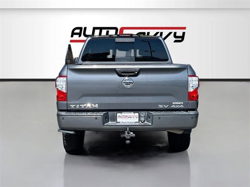 Used 2019 Nissan Titan SV w/ SV Convenience Package image 6