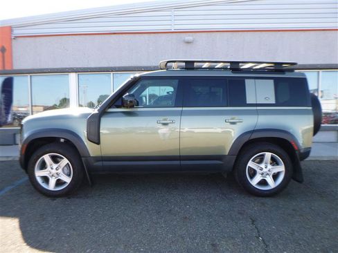 Used 2022 Land Rover Defender 110 SE image 2