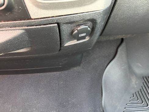 Used 2018 RAM 1500 Express RWD image 29