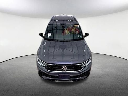 Used 2023 Volkswagen Tiguan SE R-Line image 2