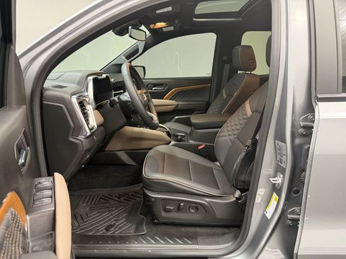 Used 2025 GMC Canyon Denali AWD/4WD image 5