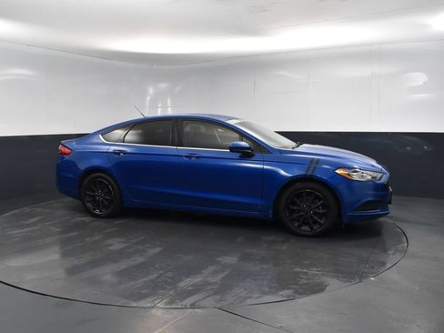 Used 2017 Ford Fusion SE w/ Fusion SE Technology Package FWD image 7