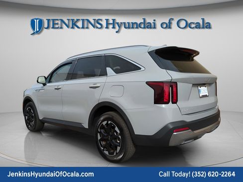 Used 2024 Kia Sorento S image 6
