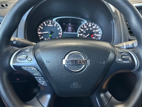 Used 2020 Nissan Pathfinder S FWD image 24