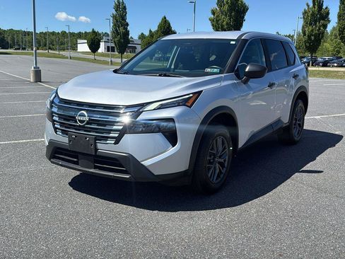 Used 2025 Nissan Rogue S AWD/4WD image 11