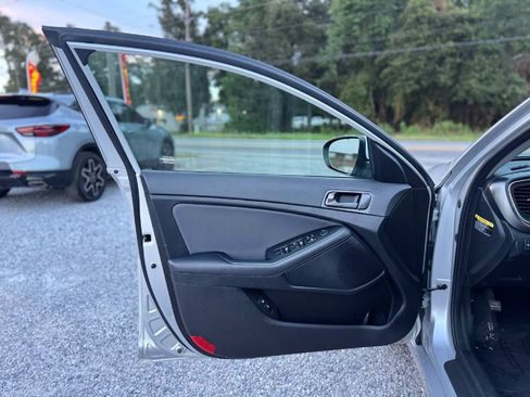 Used 2015 Kia Optima LX FWD image 7