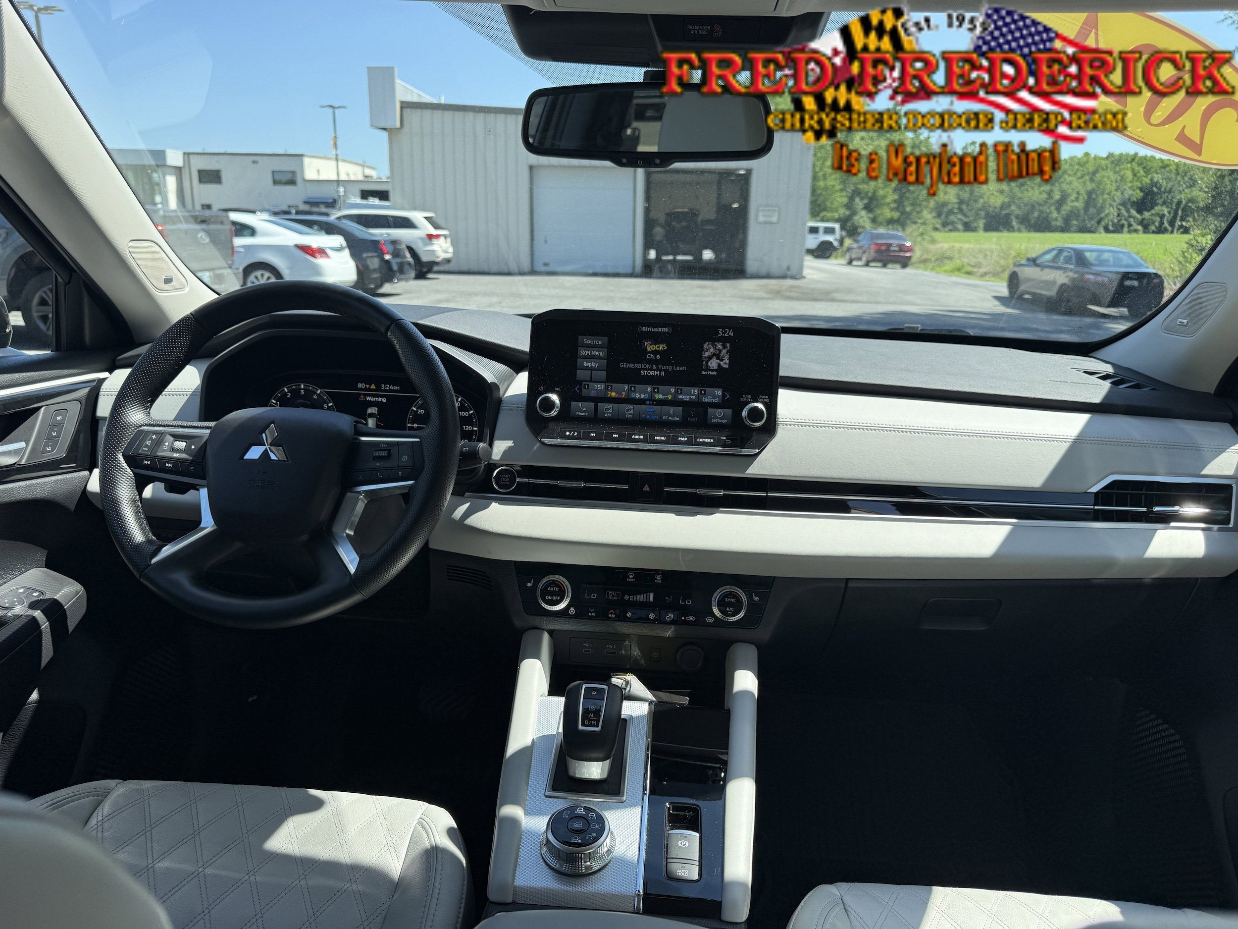 Used 2024 Mitsubishi Outlander SEL AWD/4WD image 17