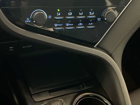 Used 2018 Toyota Camry LE image 18