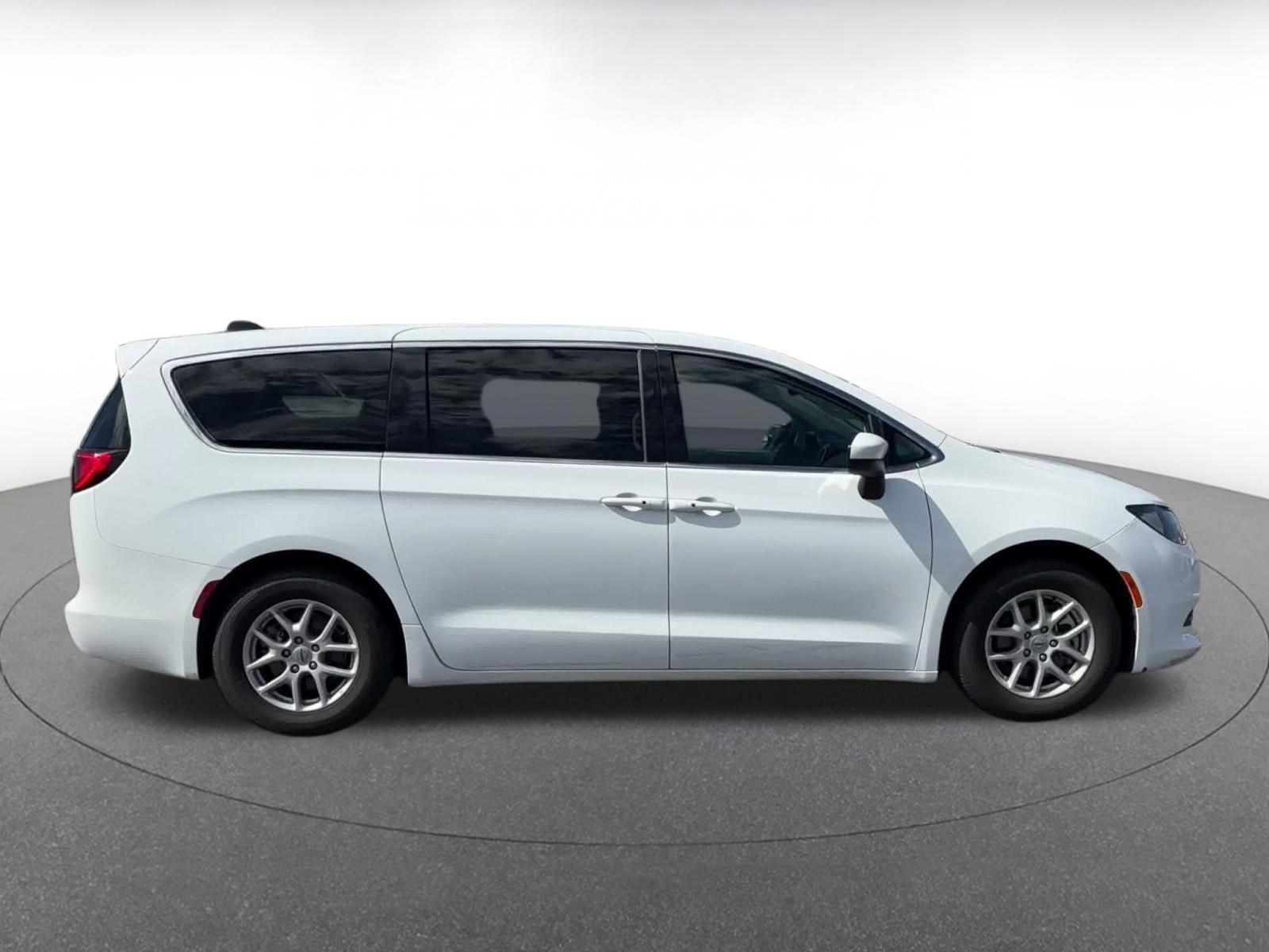 Used 2023 Chrysler Voyager LX FWD image 15