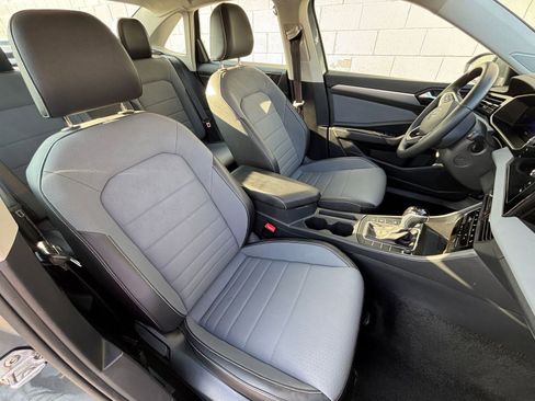 Used 2025 Volkswagen Jetta SE image 41