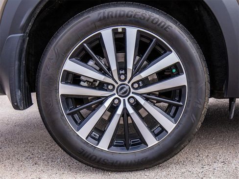 Used 2024 Nissan Pathfinder Platinum image 9