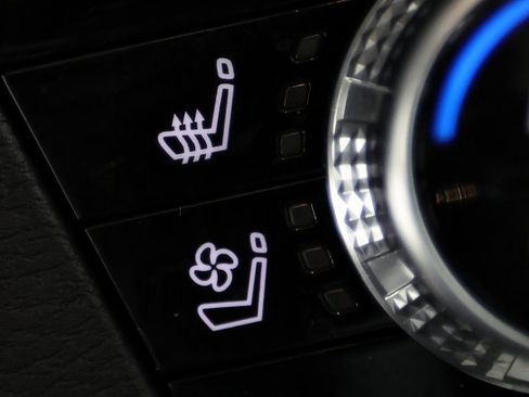 Used 2025 Mitsubishi Outlander AWD image 29