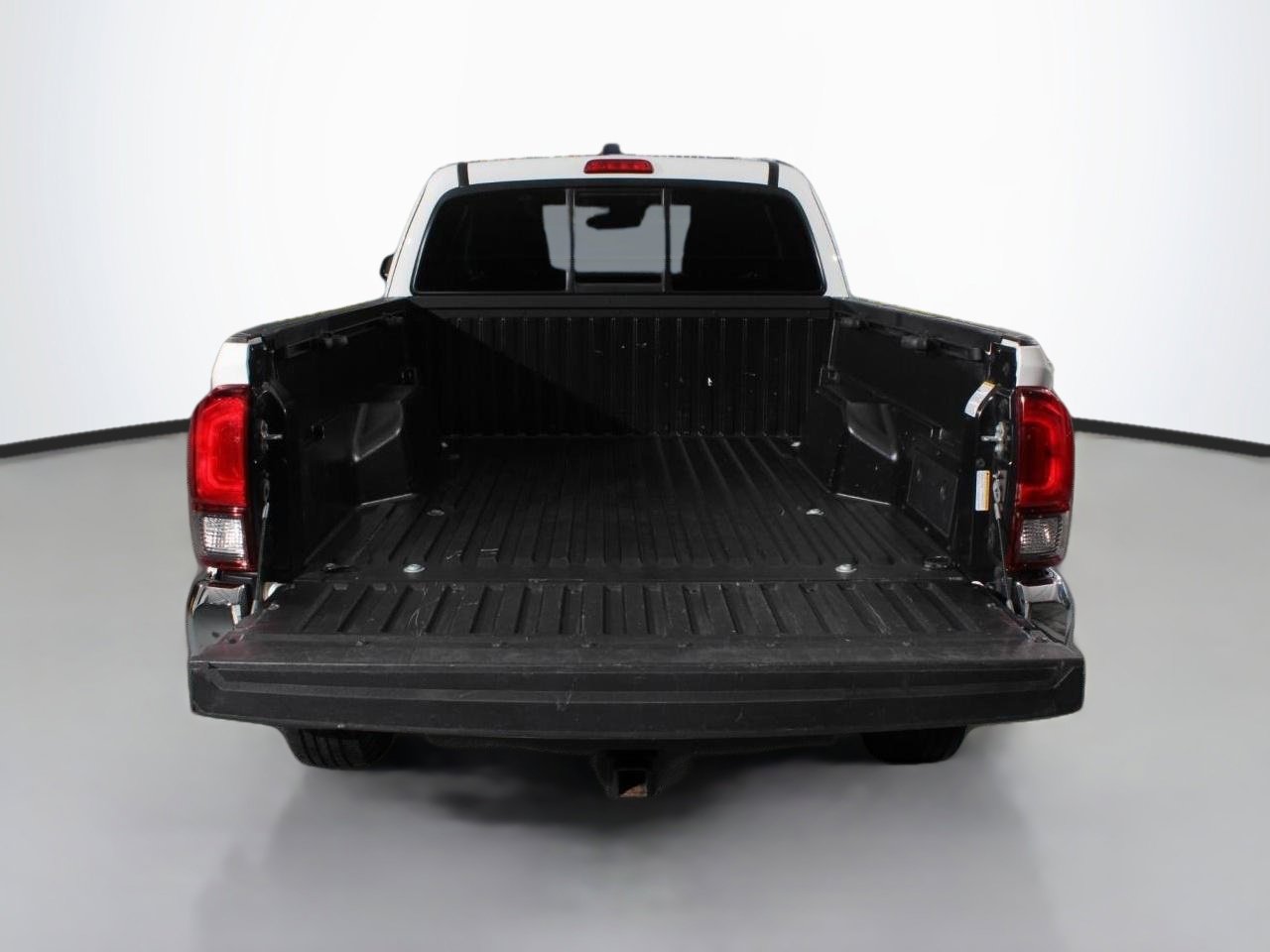 Used 2021 Toyota Tacoma SR5 RWD image 11